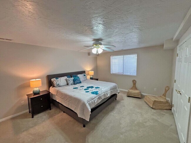 Building Photo - 2009 Sweetbriar Ln