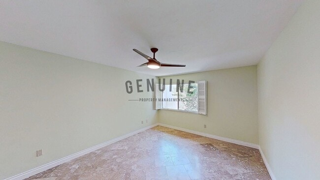 Building Photo - Second Floor Condo in Rossmoor Park Commun...