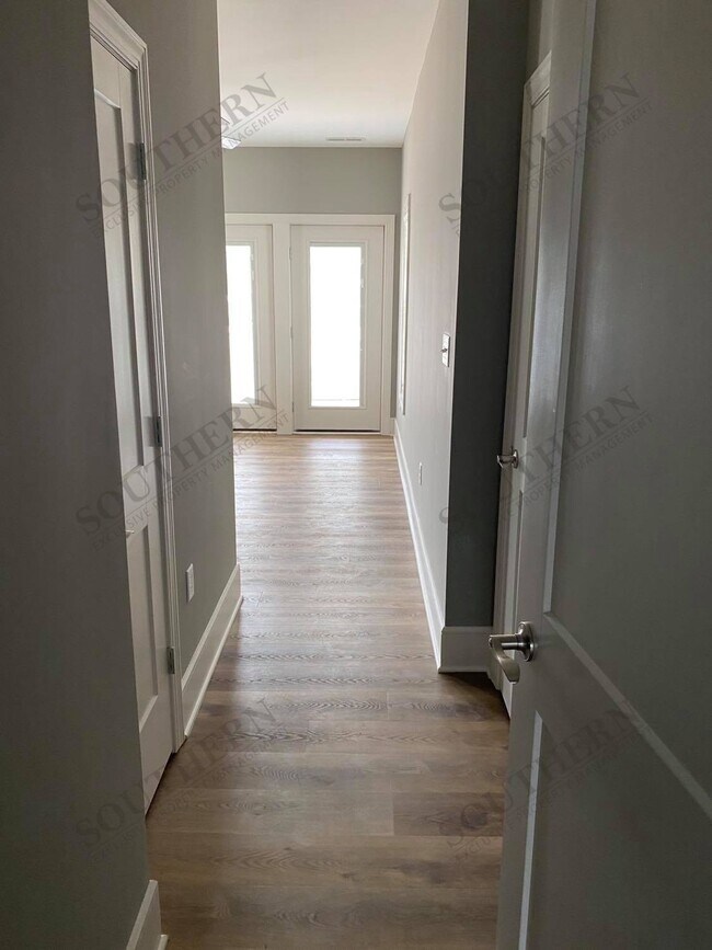 Building Photo - 6152 Scottsville Rd