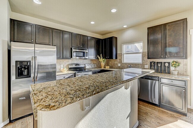 Building Photo - HUGE SIX (6!!!) BD HOME IN LORSON RANCH! **$500 credit with a 16-month lease start date by Dec 15...