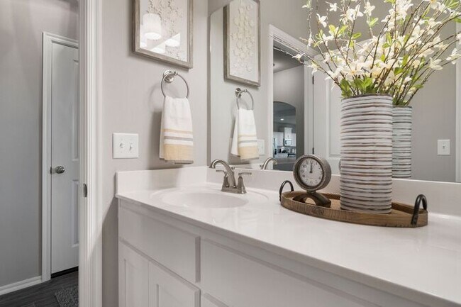 Building Photo - Gorgeous 3/2.5/2 Bonus Office!