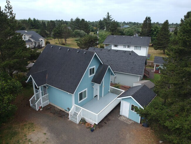 Building Photo - 905 Pacific Surf Ave SW