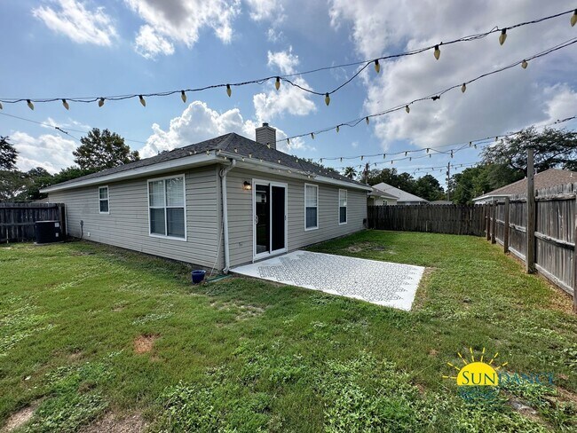 Building Photo - Adorable 3 Bedroom Home located  in Fort Walton Beach Home!