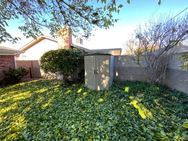 Building Photo - 3 Bedroom Single Story Home Available Near Louisiana Blvd NE & Candelaria Rd NE!