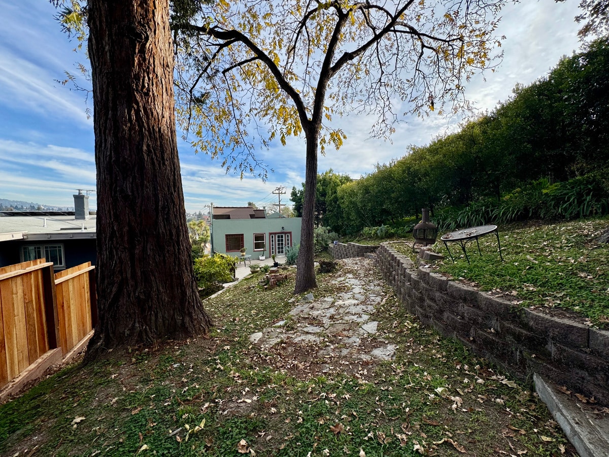 Building Photo - 645 Jean St