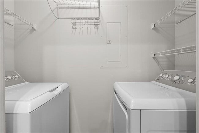 Building Photo - 250 Pharr Rd NE