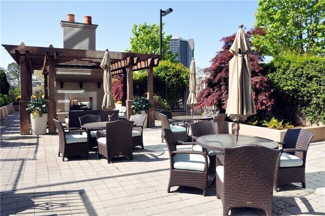 Building Photo - 2795 Peachtree Rd