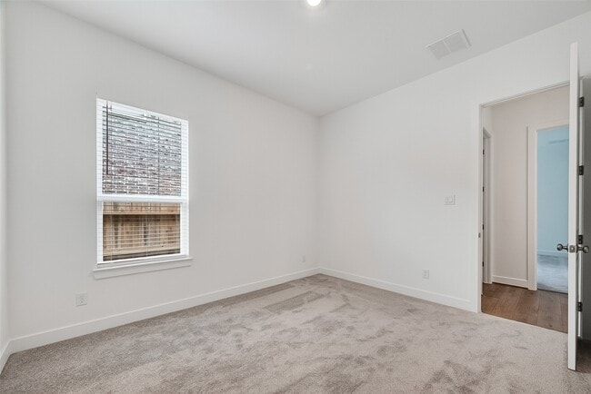 Building Photo - 1568 River Pt Dr