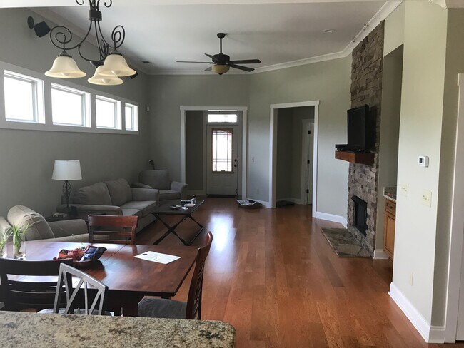 Building Photo - 263 Solamere Ln