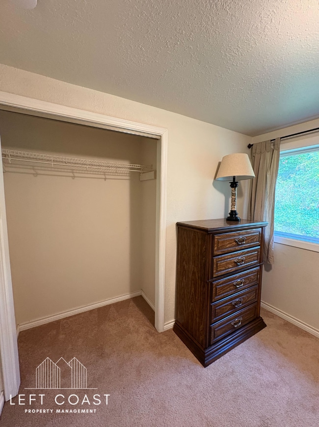 Building Photo - 1534 NE Lee Pl