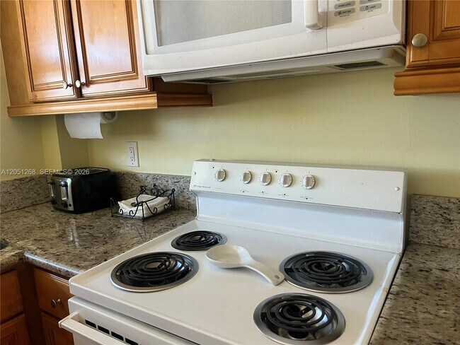 Building Photo - 501 Blue Heron Dr