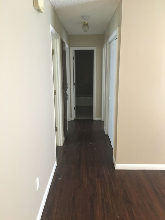 Building Photo - MUST SEE THIS CHARMING HOME!