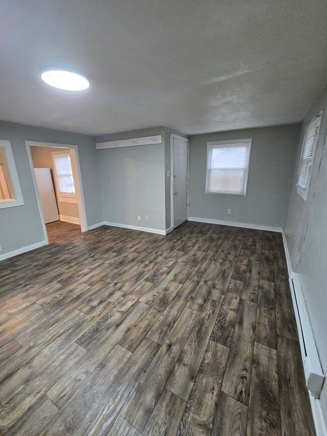 Building Photo - Three Bedroom Apartment Located in Anderson, IN!!!  ( Section8 Welcomed)