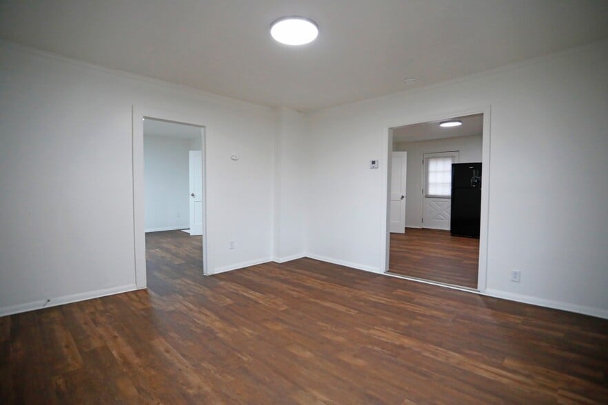 Building Photo - 3000 Rheinhardt Ave