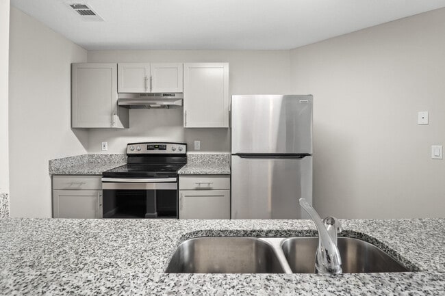 Building Photo - 2625 Heathcote Dr