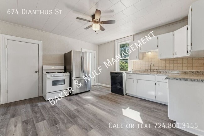 Primary Photo - 674 Dianthus St