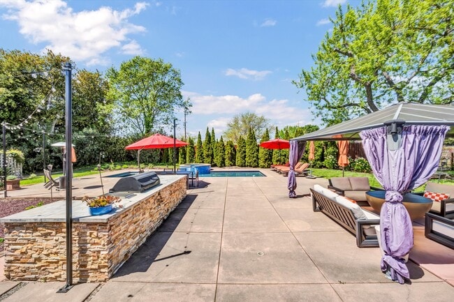 Building Photo - 1790 McKinley Rd