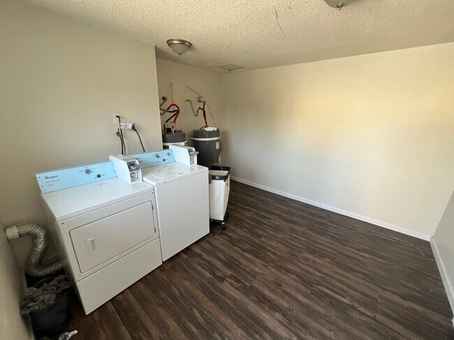 Building Photo - 110 Stanford Dr