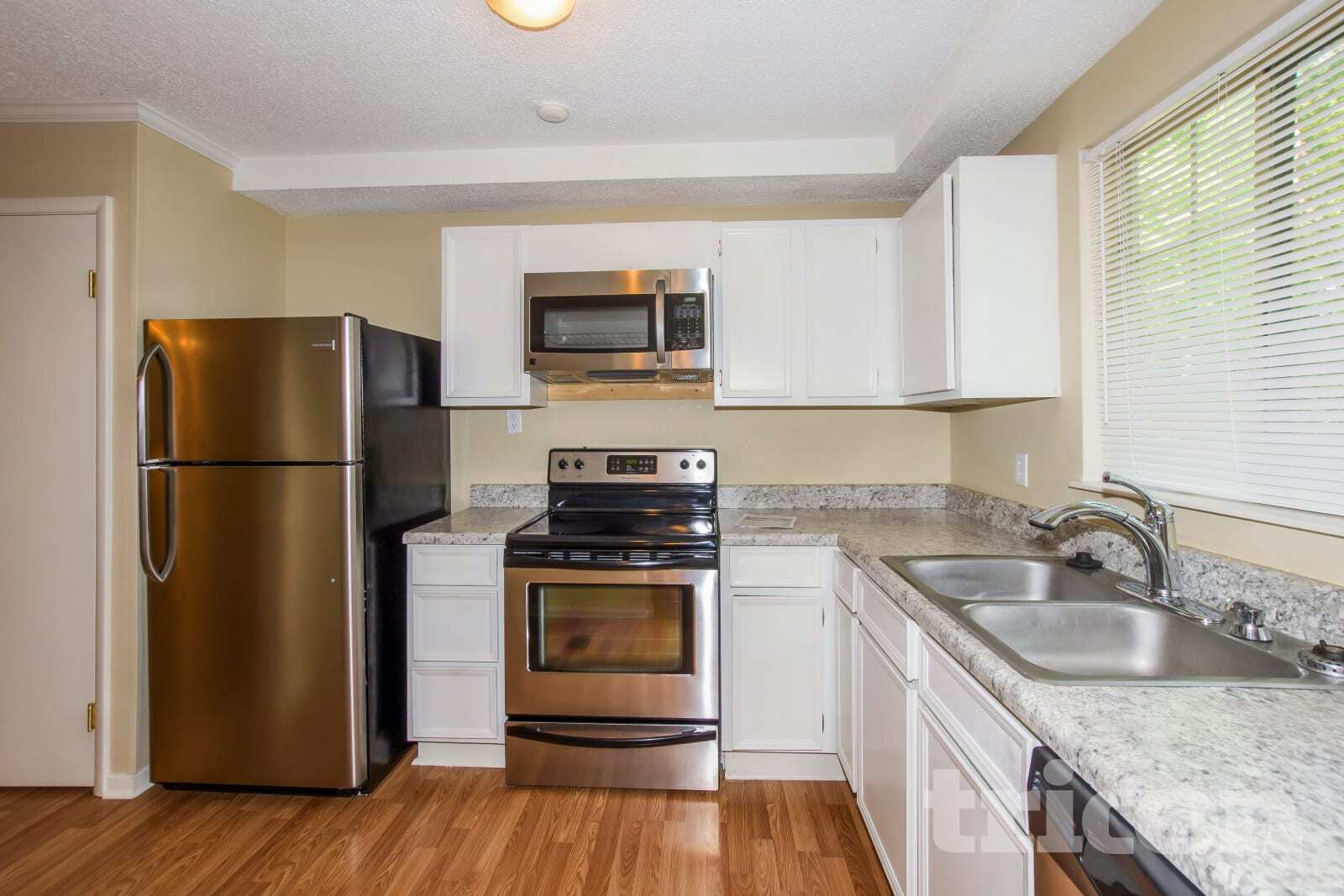 Building Photo - 6 Forestgrove Ct