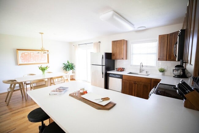 Building Photo - Townhouse at The Pinnacle