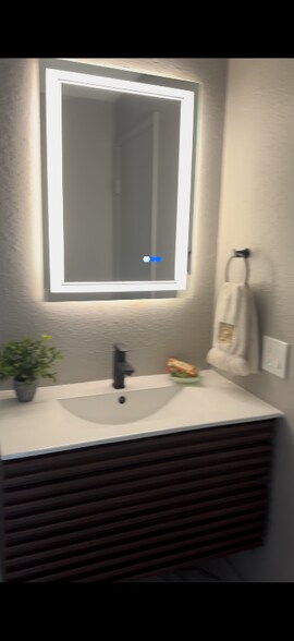 Building Photo - 8168 SW Shenandoah Way