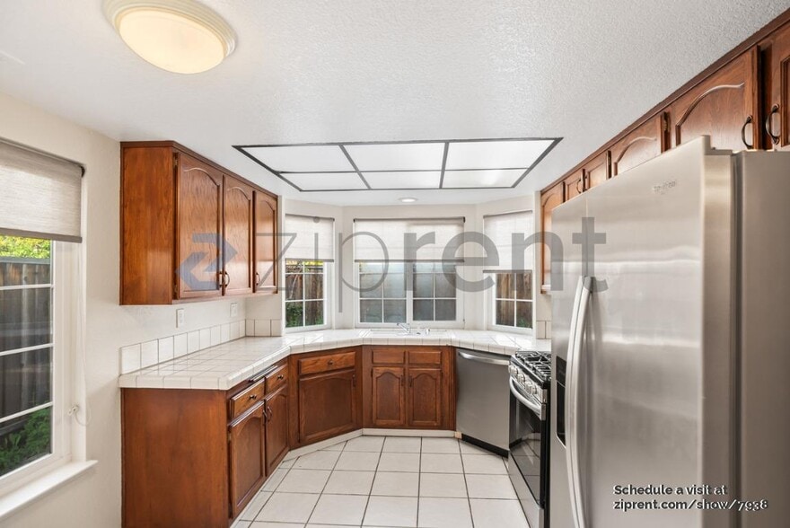 Building Photo - Unit
