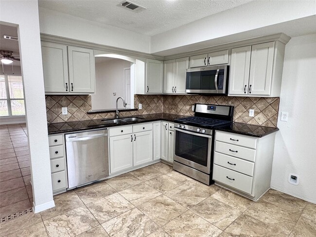 Building Photo - 2301 N Thompson St