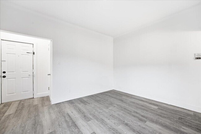 Building Photo - 117 Corbin Ave