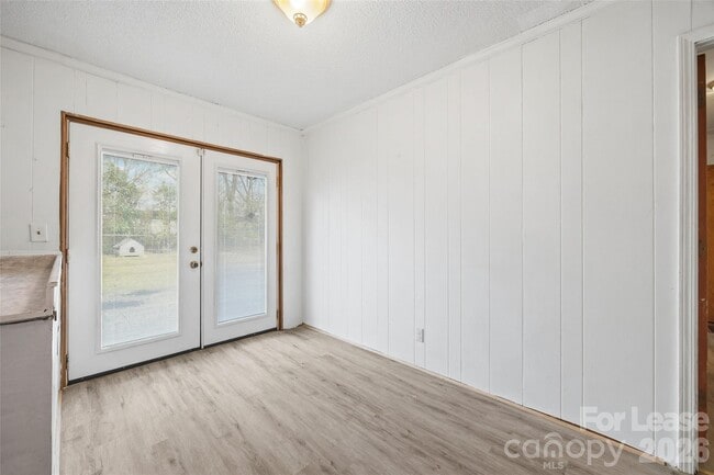 Building Photo - 1037 Stoneybrook Ln