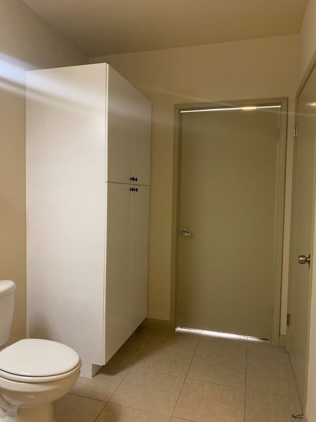 Building Photo - Beautiful 2 Bed + 2 Bath Long Beach Condo ...