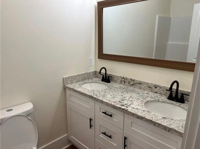 Building Photo - 2110 Bienville St