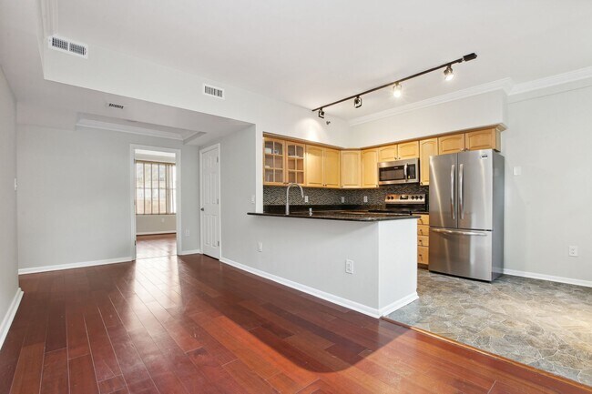 Building Photo - Logan Circle! Available Now! High End // 2...