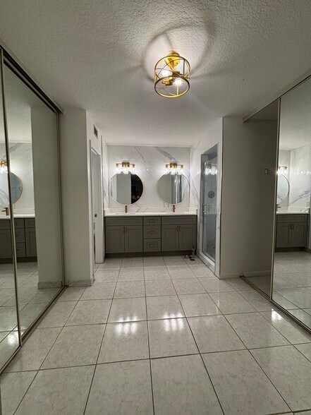 Building Photo - 1116 11th Ln