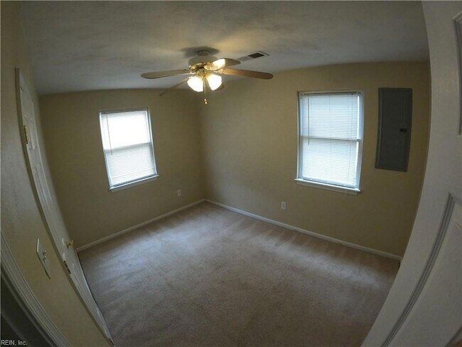 Building Photo - 1410 W 39th St