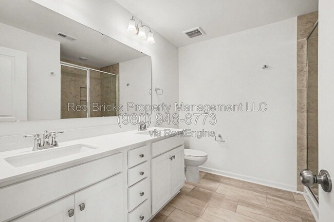 Building Photo - 826 Earhart St NW