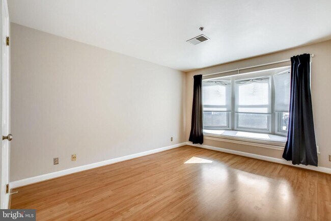 Building Photo - 115 N Lee St