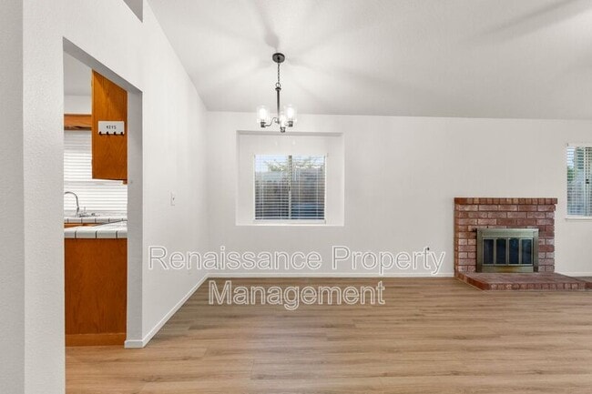 Building Photo - 165 Henry Ct