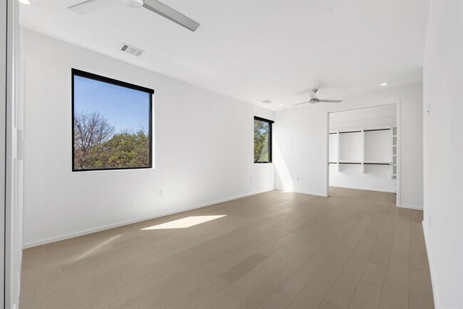 Building Photo - 2411 Winsted Ln