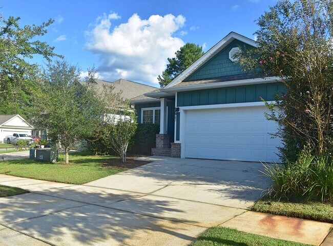 Building Photo - In the Heart of Freeport-LaGrange Landing ...