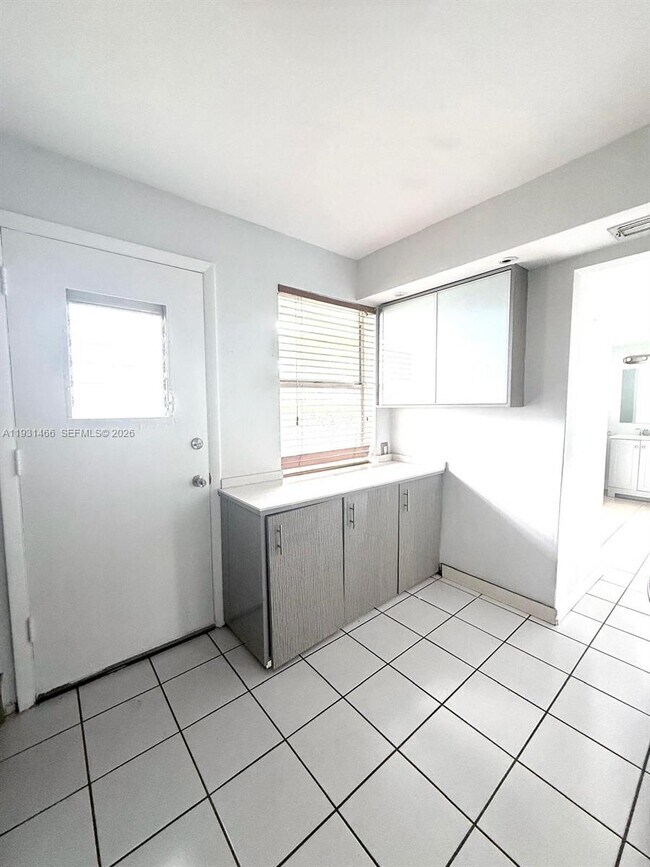 Building Photo - 1601 NE 191st St