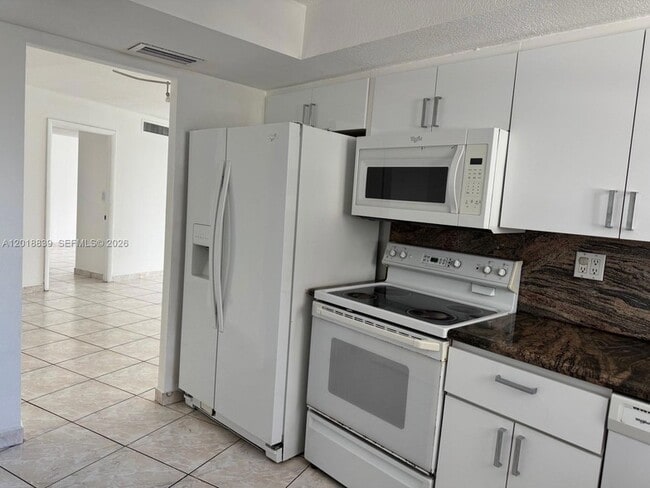 Building Photo - 6039 Collins Ave