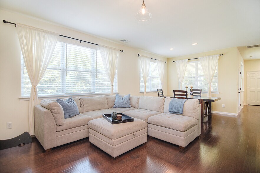 Building Photo - 408 Sweet Shrub Ct NW