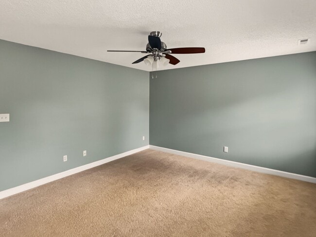 Building Photo - 3108 Summer Oaks Dr