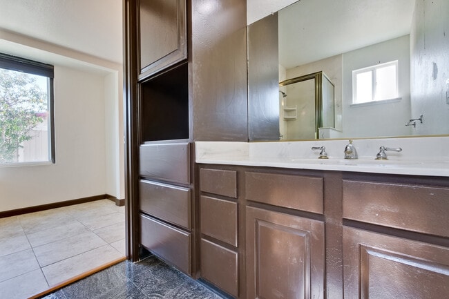 Building Photo - 2782 Sleepy Hollow Ave