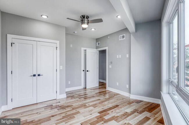 Building Photo - 1917 N Lawrence St