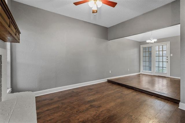 Building Photo - 814 Custer St