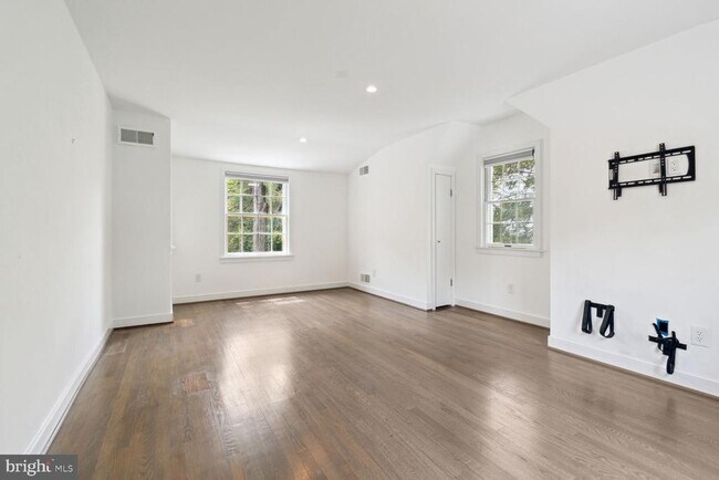 Building Photo - 3712 Fordham Rd NW