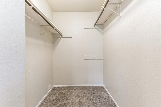 Building Photo - 207 Woodvale Dr