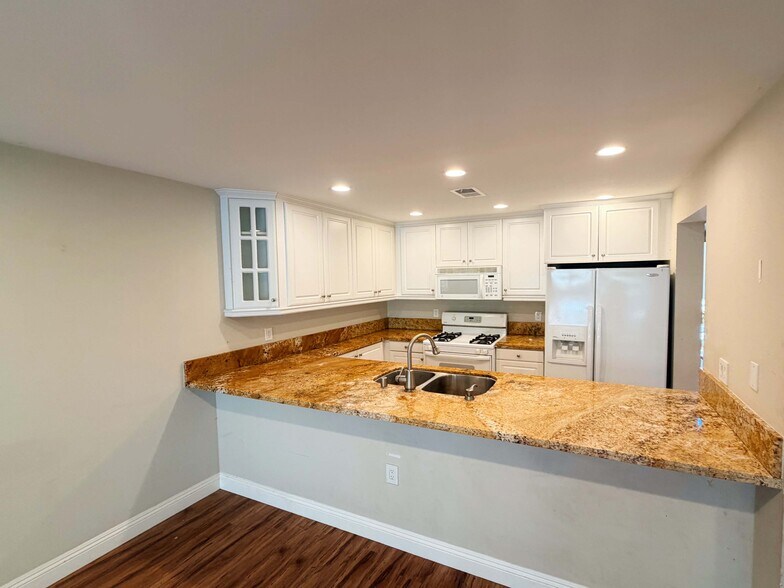 Building Photo - 184 Tangelo