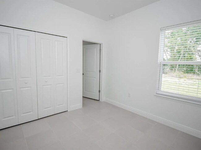 Building Photo - 4033 SW 139th St Rd